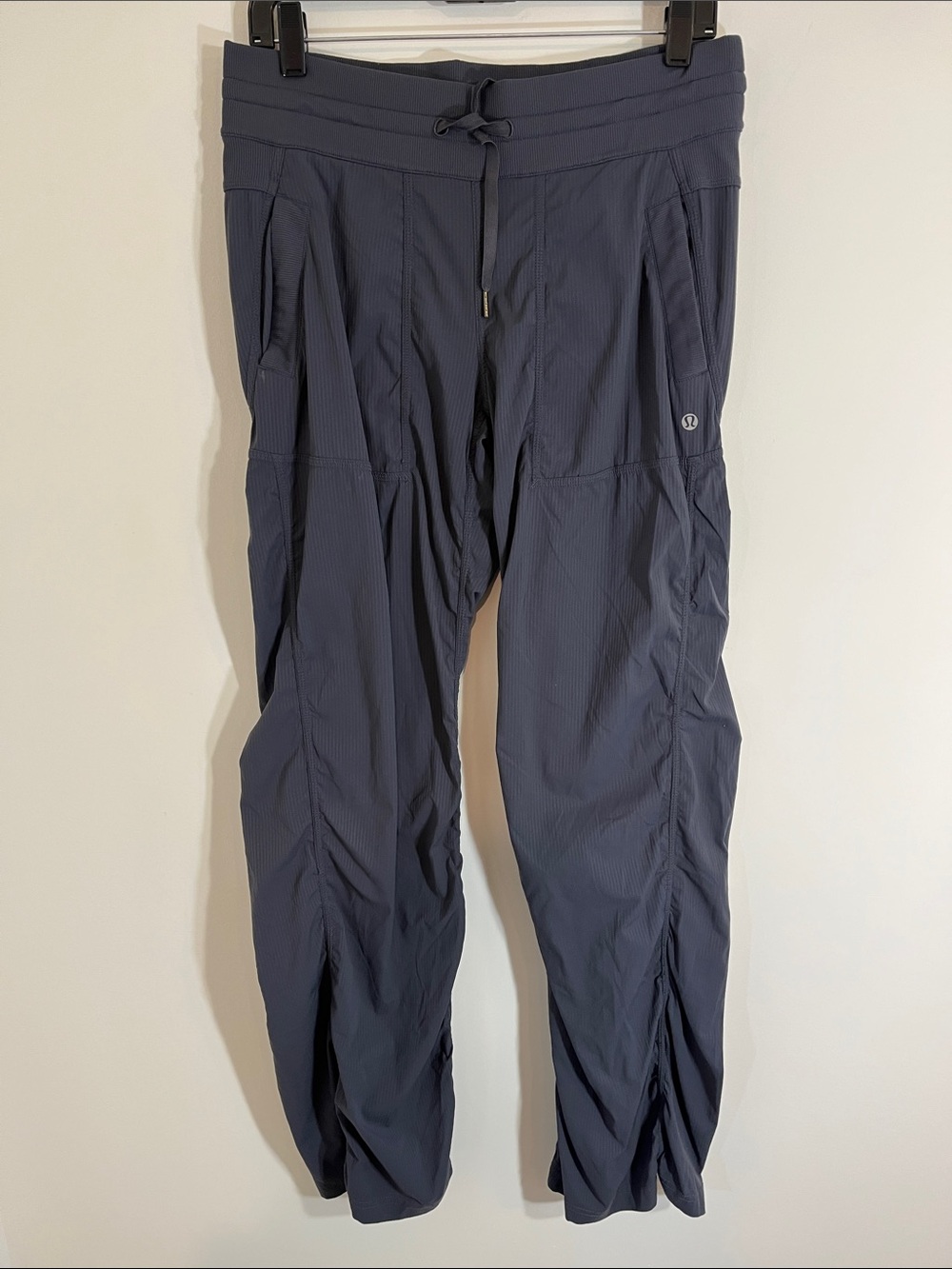 Lululemon 6 Lululemon Dance Studio Pants featuring an elastic waistband